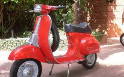 La storia della Vespa 50 con la famosa versione “faro quadro” 2/3